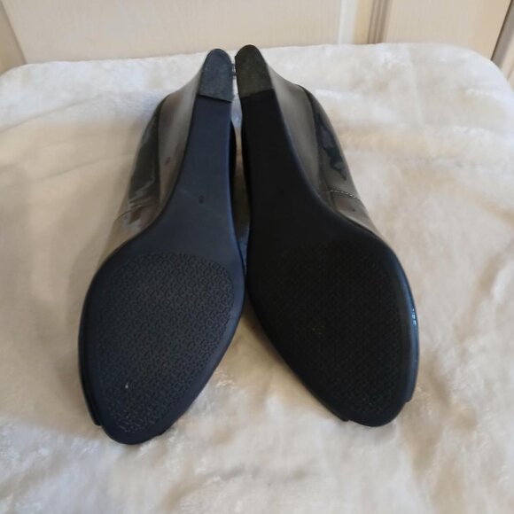 Tory Burch Navy Blue Patent Patent Leather Slip on Jade Wedge Pumps in size 8 - Picture 8 of 8